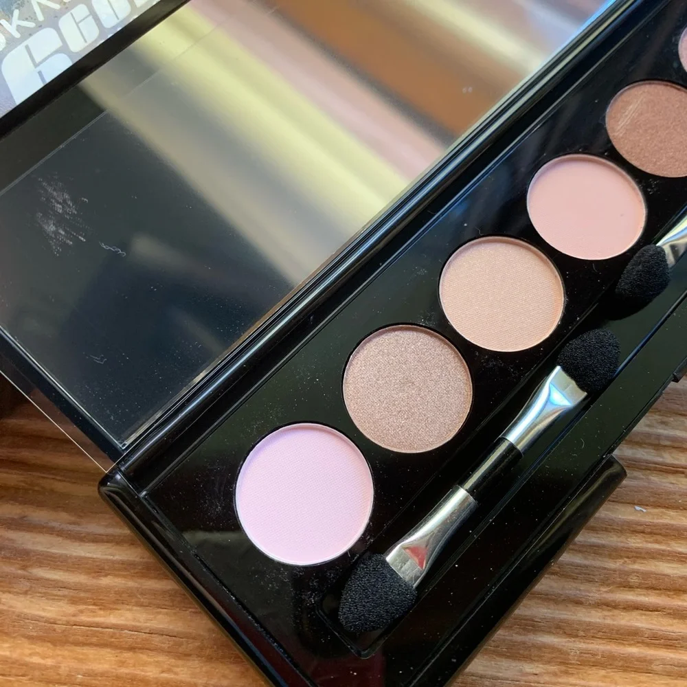 💰3/$30💰🎉HP🎉 New 6 Pan Neutral Eyeshadow Palette Okalan